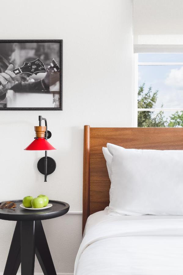 Elwood & Hotel 4*